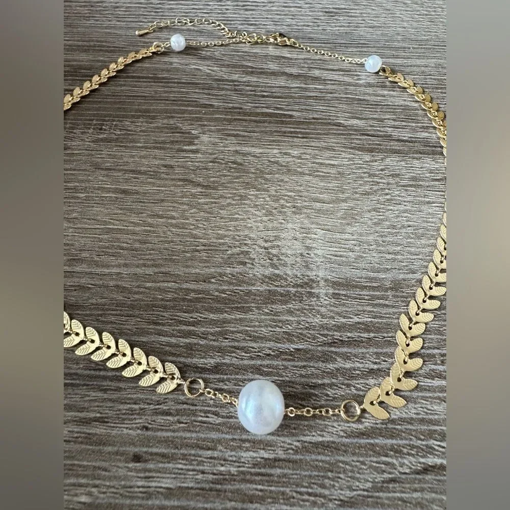 Gold Leaf Necklace with Pearl Accents N842